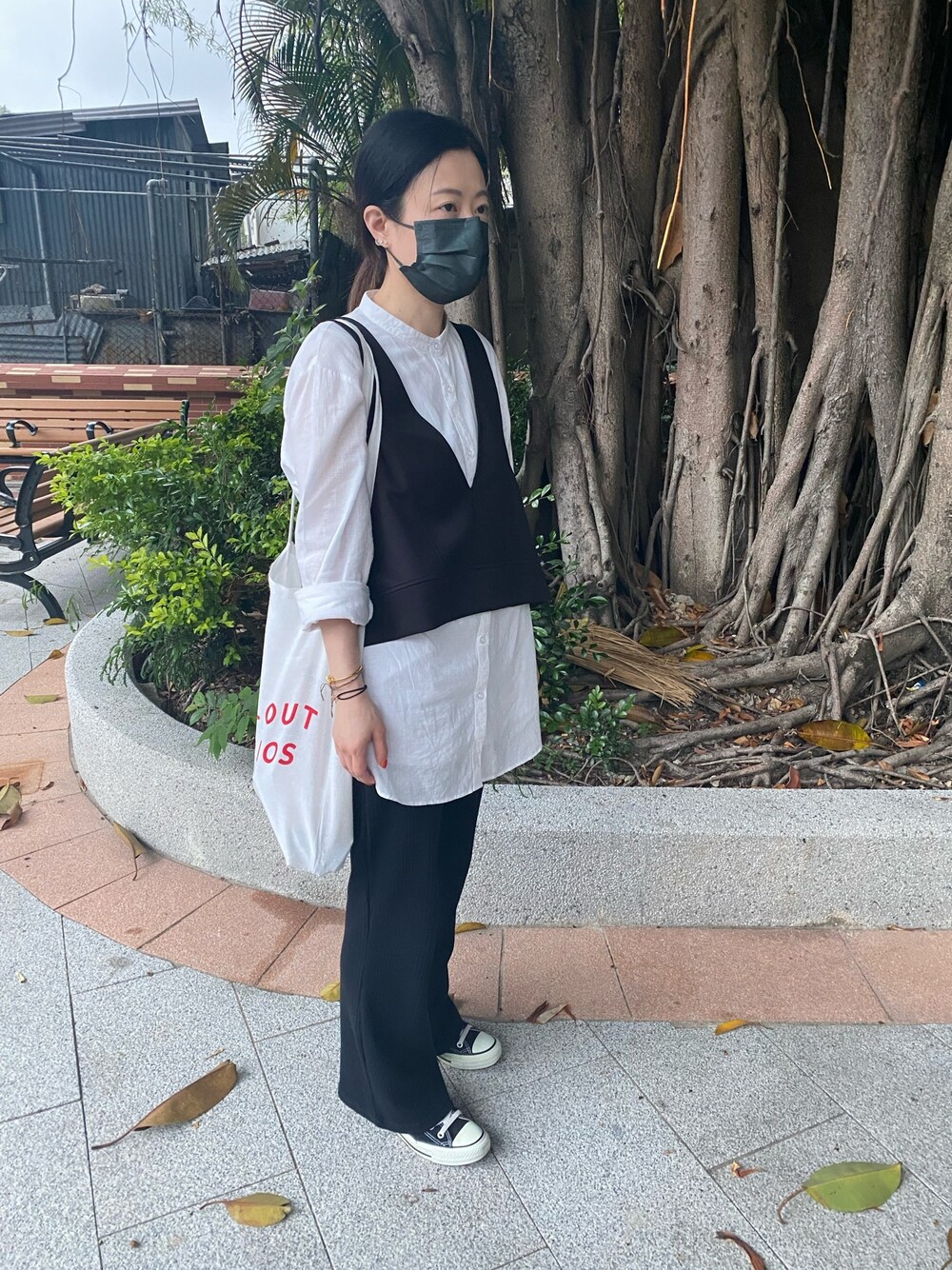 「MERLOTのアイテム（チノパンツ、ブラック系）」を使った、jσεɕɕɕɕɕさん（レディース・157cm）の春コーディネートの1枚目の写真