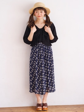 「花柄パンツ」｜「アイテム（サンダル）」を使った、Crispさん（レディース・157cm）の春コーディネート