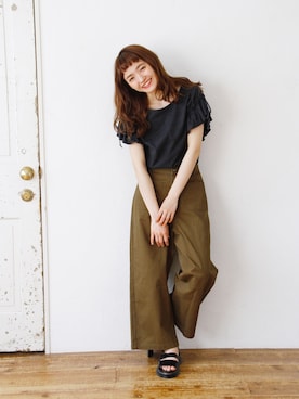 「アイテム（デニムパンツ、グリーン系）」を使った、Crispさん（レディース・157cm）の春コーディネート