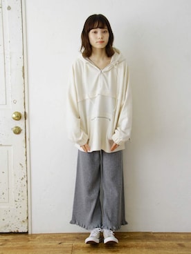 「アイテム（パーカー、ホワイト系）」を使った、Crispさん（レディース・158cm）の秋コーディネート