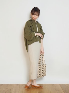 「リブニット」｜「アイテム（ミリタリージャケット）」を使った、Crispさん（レディース・158cm）の春コーディネート