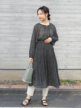 「アイテム（ハンドバッグ、グリーン系）」を使った、Crispさん（レディース・161cm）の春コーディネート