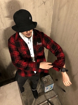 「red」｜「アイテム（アナログ腕時計）」を使った、Mt'（ミット）さん（メンズ・178cm）の冬コーディネート
