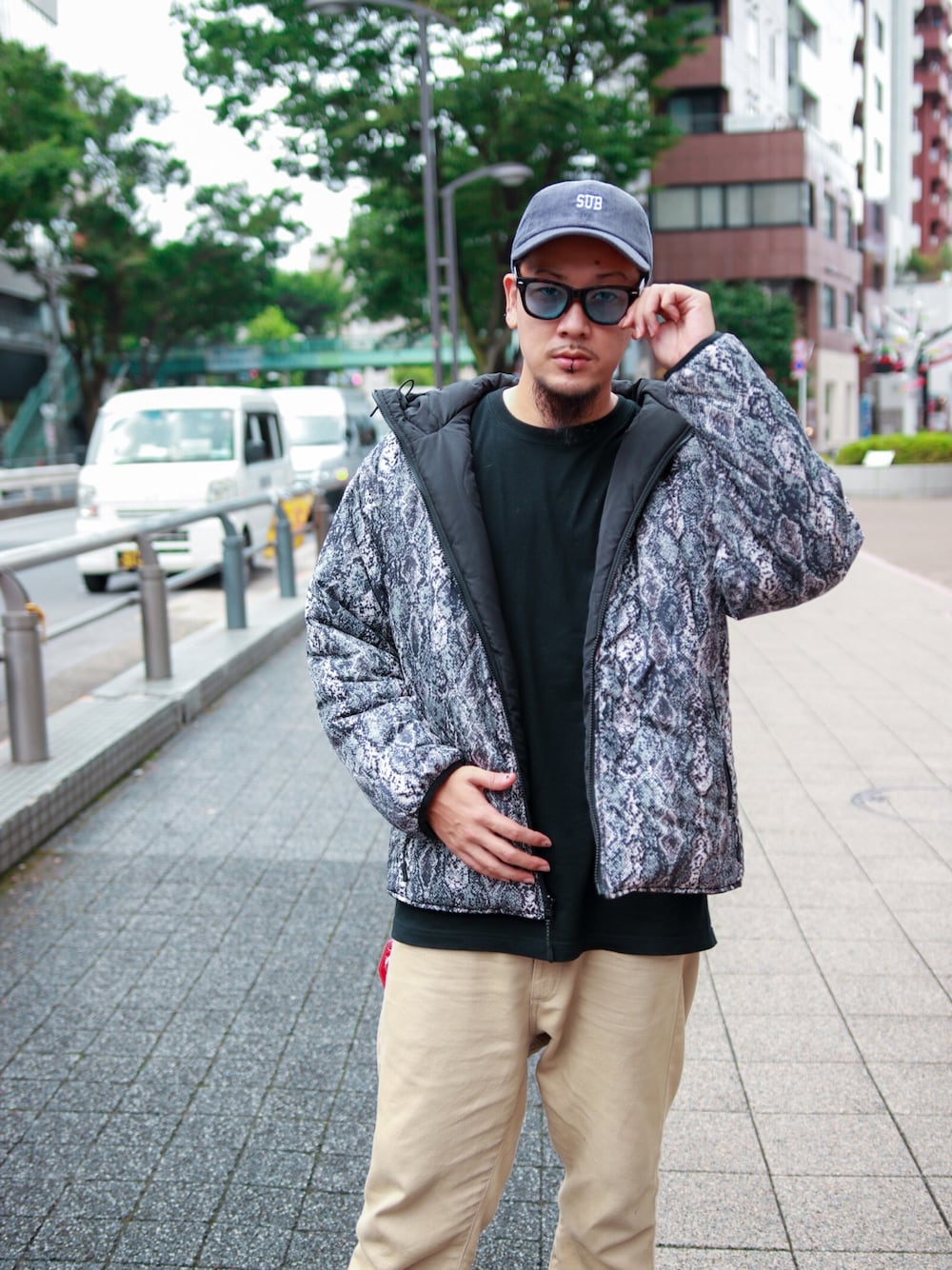 「パイソン柄、フード、ジャケット、柄、アメカジ、ルード、ラフ、シンプル、スケータースタイル、Subciety」｜「SubcietyのPYTHON HOODED JACKET（ブルゾン、ブラック系）」を使った、Mt'（ミット）さん（メンズ・178cm）の秋コーディネートの1枚目の写真