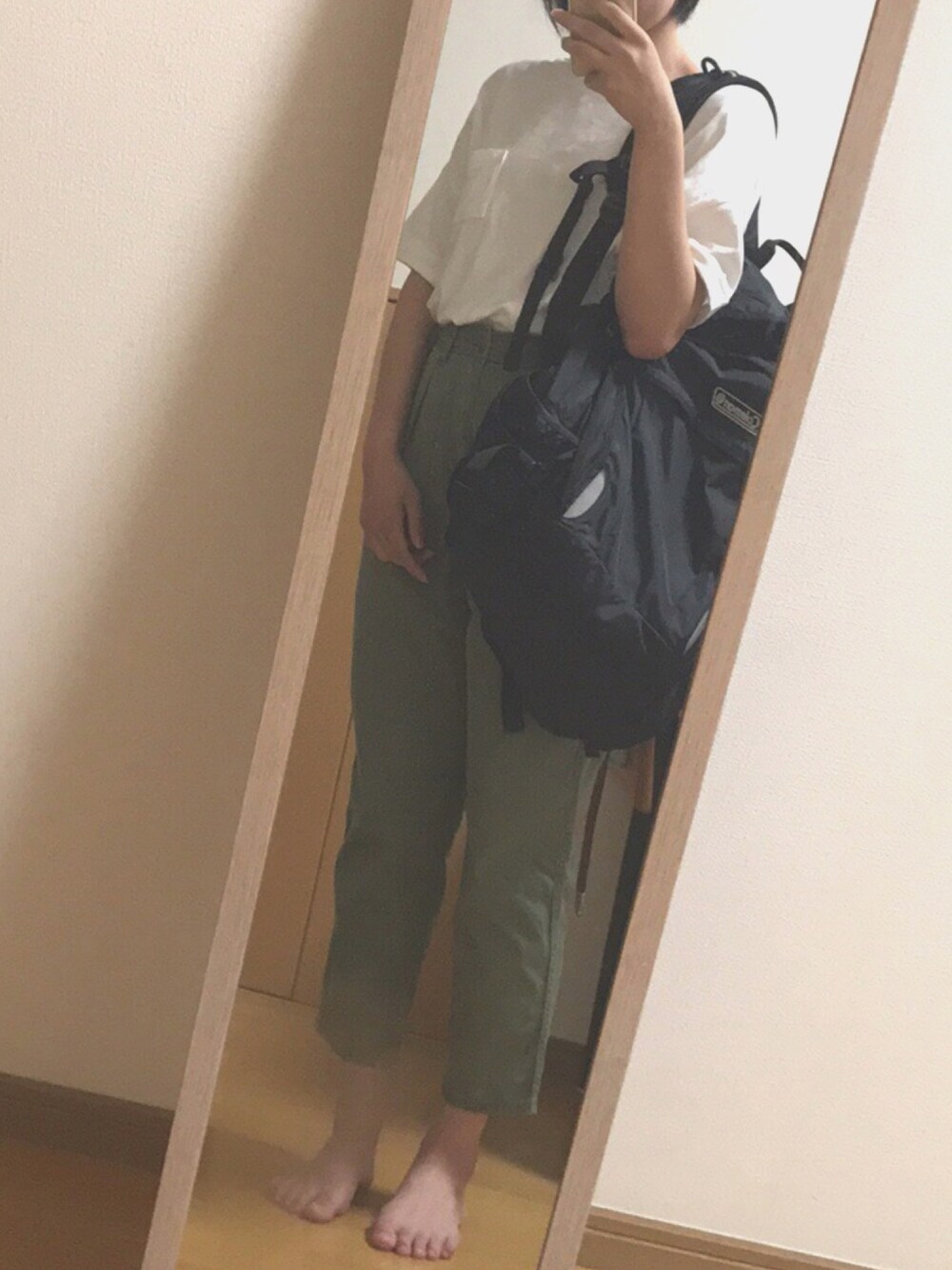 「カジュアル、COLEMAN  、backpack、ポケットＴシャツ」｜「GUのアイテム（チノパンツ、グリーン系）」を使った、ひかるさん（レディース・162cm）の夏コーディネートの1枚目の写真