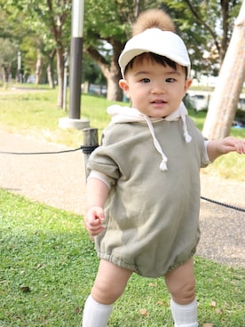 「アイテム（ロンパース、グリーン系）」を使った、SOUさん（キッズ・80cm）の秋コーディネート