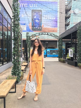 「Ray-Ban（レイバン）のアイテム（サングラス、ピンク系）」を使った、陳小寶さん（レディース・178cm）の夏コーディネート