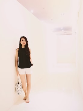 「MANGO（マンゴ）のアイテム（トップス、ブラック系）」を使った、陳小寶さん（レディース・178cm）の夏コーディネート