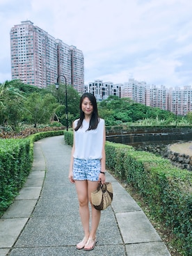 「Sam Edelman（サムエデルマン）のアイテム（サンダル、ゴールド系）」を使った、陳小寶さん（レディース・178cm）の秋コーディネート