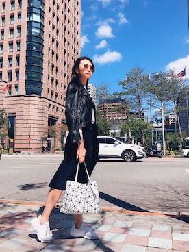 「Ray-Ban（レイバン）のアイテム（サングラス、ブラック系）」を使った、陳小寶さん（レディース・178cm）の春コーディネート