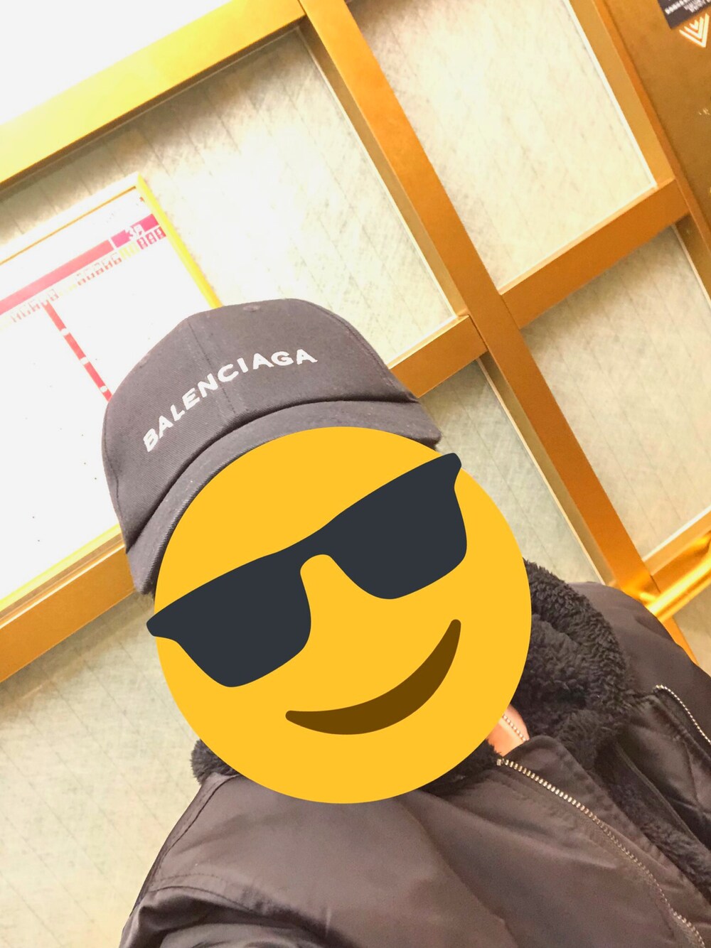 「お洒落さんとつながりたい、BALENCIAGA、ブラック」｜「BALENCIAGAのアイテム（キャップ、ブラック系）」を使った、まえじまさん（メンズ・165cm）の冬コーディネートの1枚目の写真