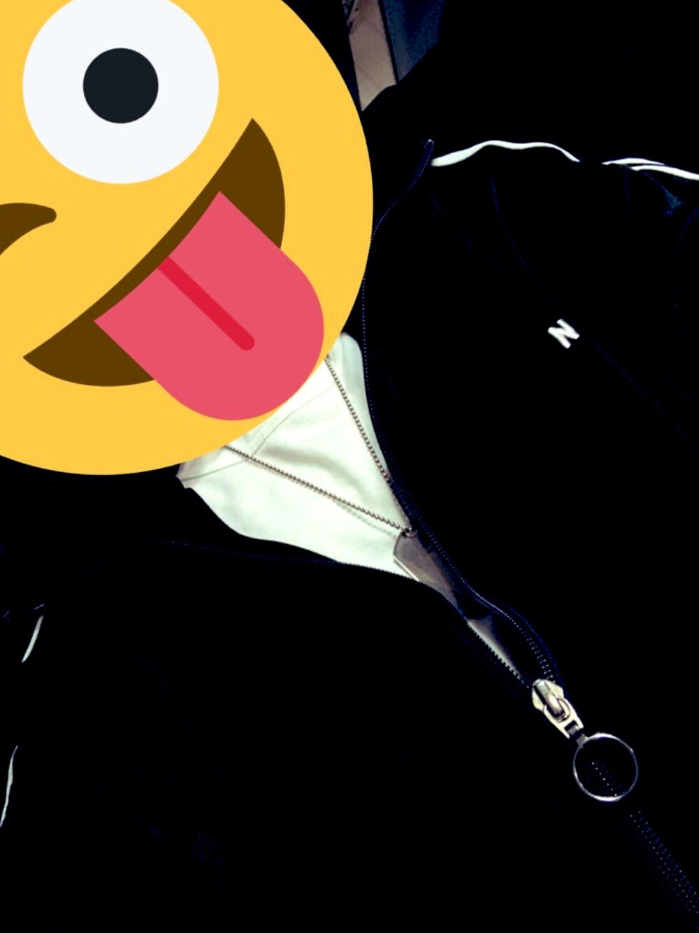 「シンプル、ビッグシルエット、ブラック、ラフ、フォローミー」｜「NERDYのアイテム（スウェット、ブラック系）」を使った、まえじまさん（メンズ・165cm）の秋コーディネートの1枚目の写真