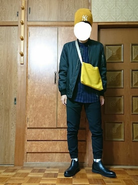 「サコッシュ」｜「アイテム（MA-1）」を使った、ざんさん（メンズ・172cm）の冬コーディネート