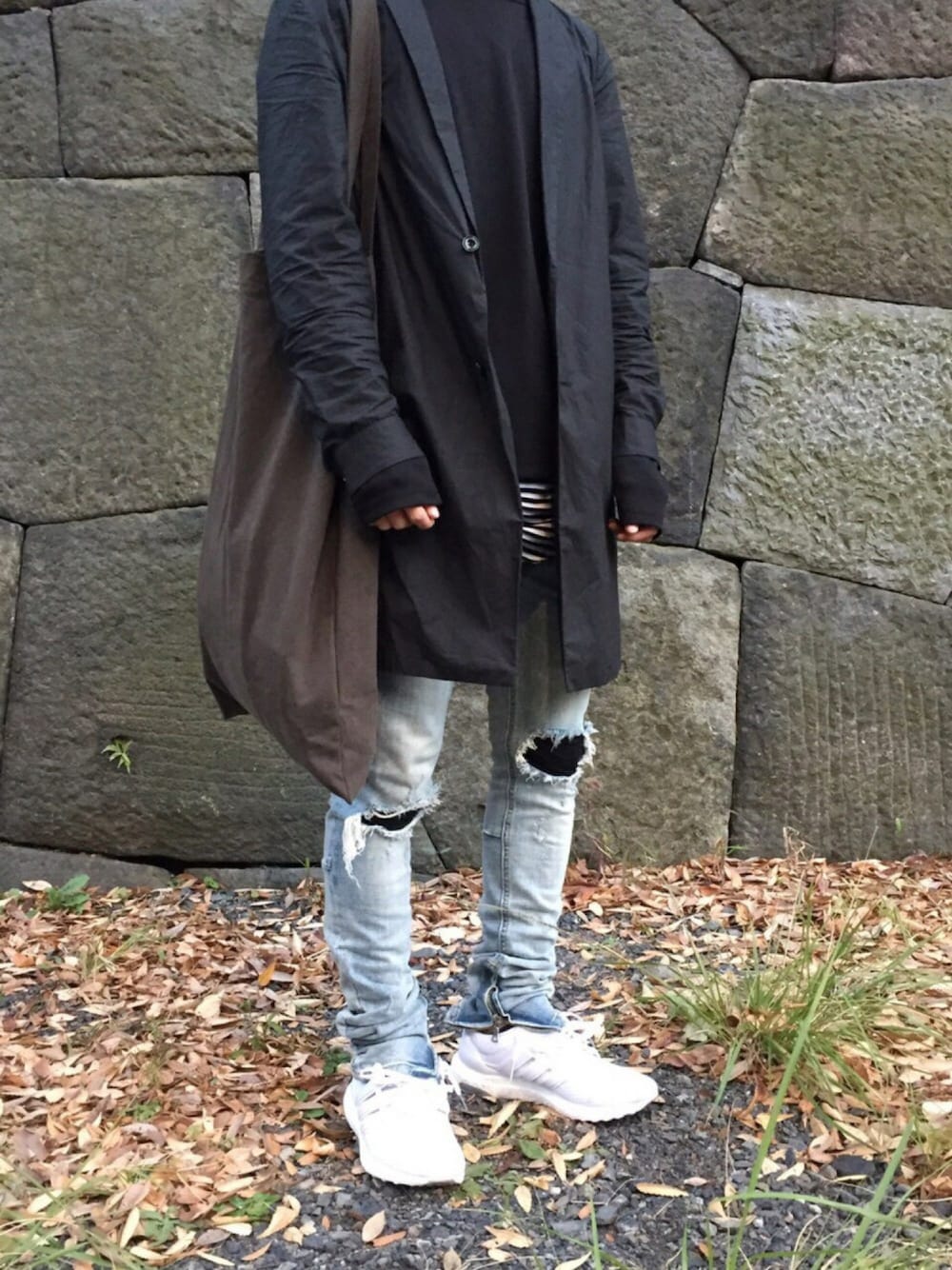 「スニーカー、シンプル、秋コーデ、ultra boost、outfit」｜「nensのアイテム（Tシャツ/カットソー、ブラック系）」を使った、YUKIさん（メンズ・165cm）の秋コーディネートの1枚目の写真