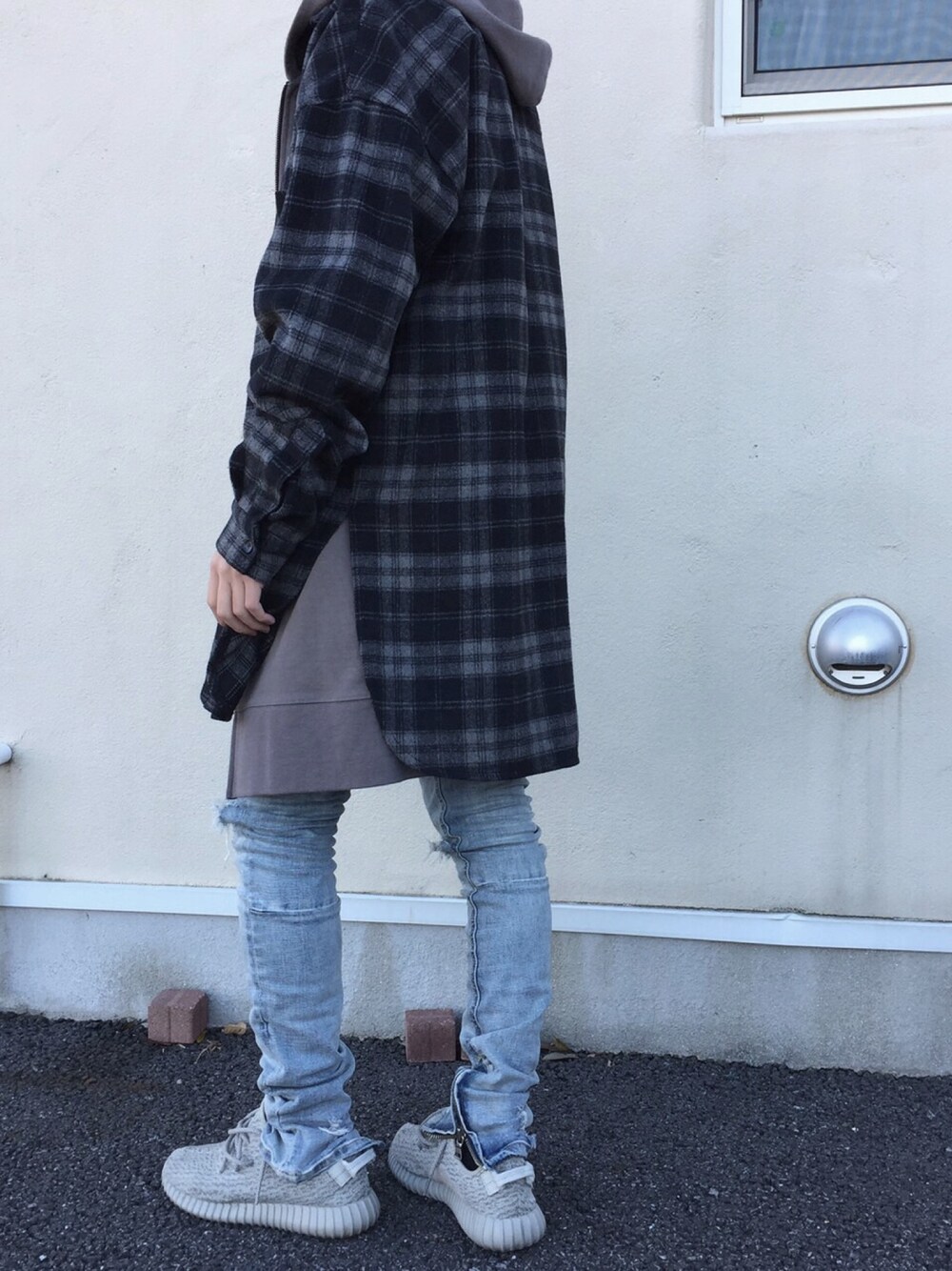 「冬、adidas、yeezy、カジュアル、outfit、ootd」｜「nensのアイテム（その他アウター、ブラック系）」を使った、YUKIさん（メンズ・165cm）の冬コーディネートの1枚目の写真