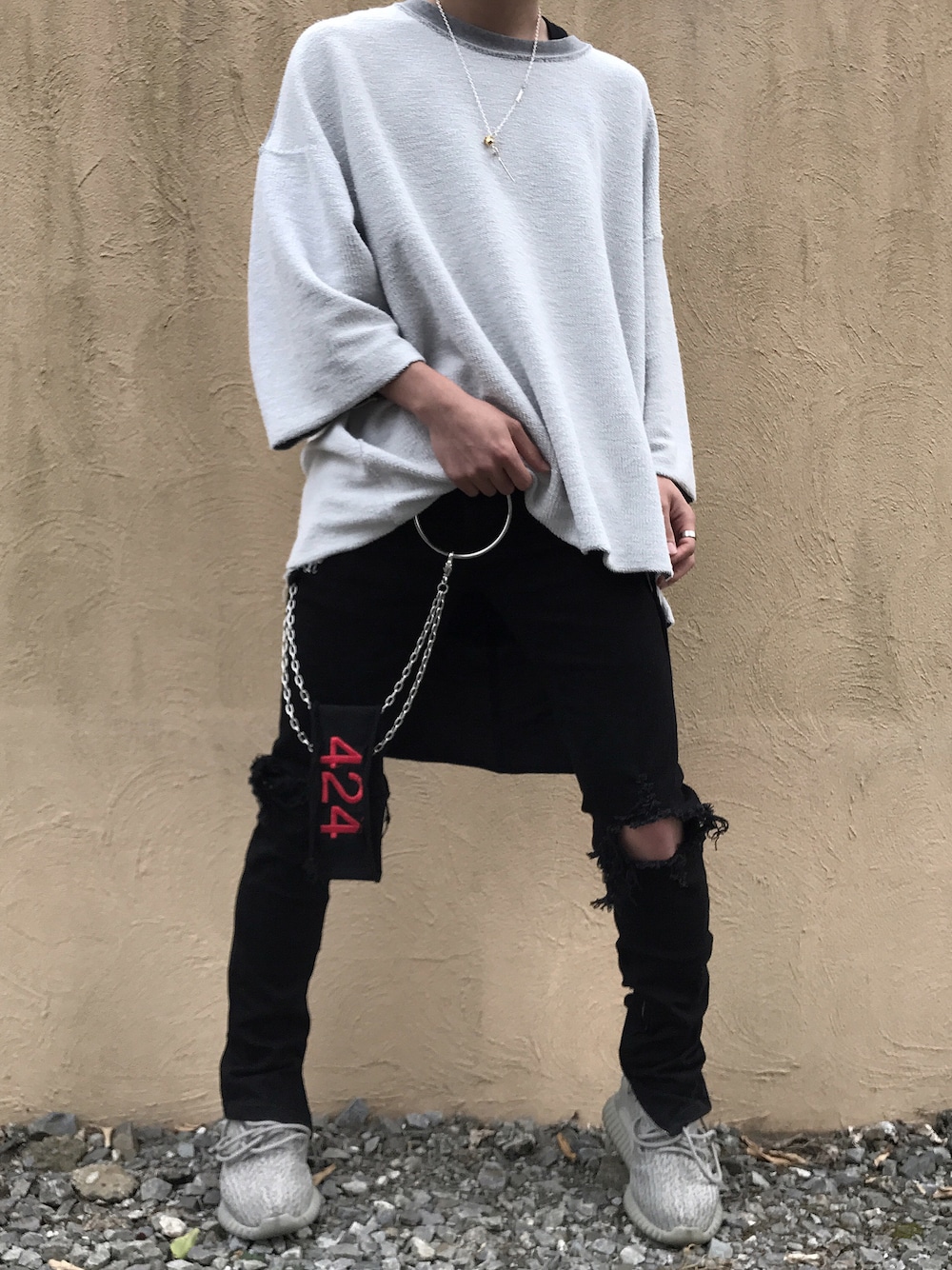 「シンプルコーデ、simple、ootd、mnml、fear of god、424、yeezyboost」｜「Fear of Godのアイテム（Tシャツ/カットソー、ホワイト系）」を使った、YUKIさん（メンズ・165cm）の夏コーディネートの1枚目の写真