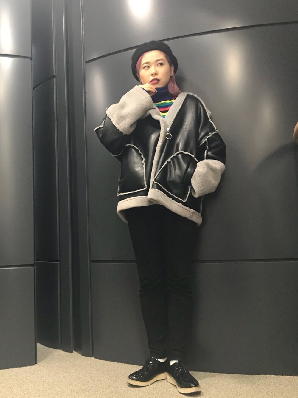 「ビッグシルエット、雨の日コーデ、プチプラコーデ、UNIQLO、UNIQLOコーデ、JWANDERSON、タートルネック、STYLENANDA、スキニー、ベレー帽」｜「UNIQLOのWOMEN レギンスパンツ（その他パンツ、ブラック系）」を使った、NAOさん（レディース・157cm）の冬コーディネートの1枚目の写真