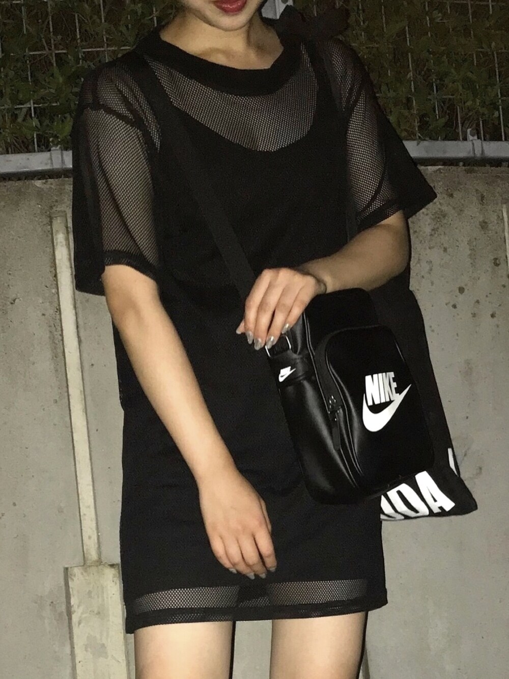 「夏、black、黒、ノースリーブ、メッシュ、スポーツミックス、ワンピース、重ね着、summer、カジュアル」｜「MARC JACOBSのSTUDS/タウニー フラット スタテッド サンダル（サンダル、ブラック系）」を使った、NAOさん（レディース・157cm）の夏コーディネートの1枚目の写真