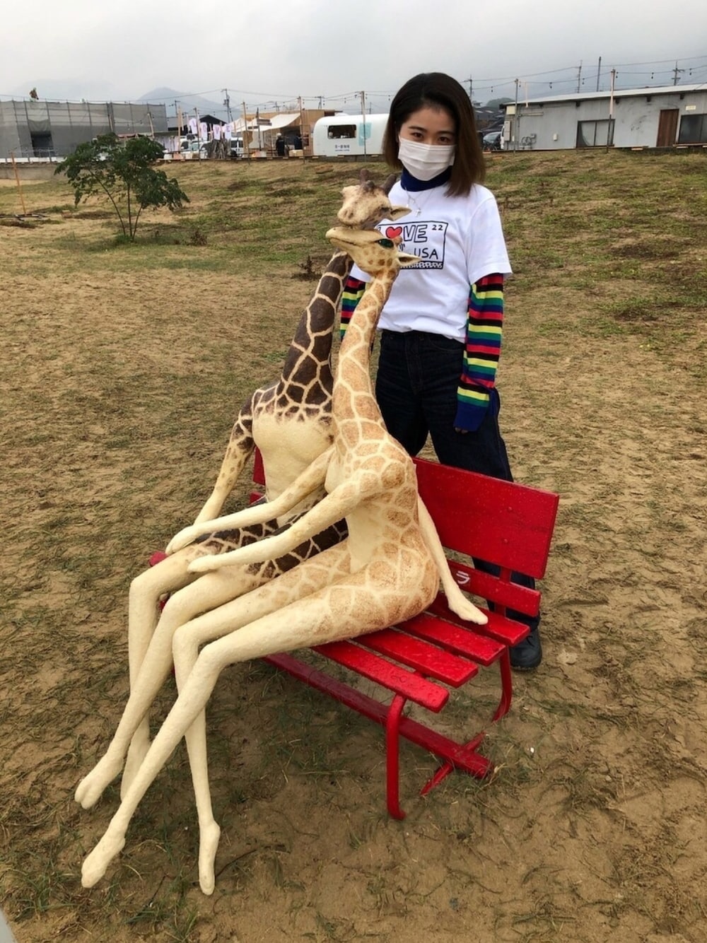 「ニットコーデ、秋服、休日スタイル、カラフル、ハイネック、デニムパンツ、レイヤードスタイル、着回しコーデ、秋のコーデ、カジュアル」｜「UNIQLOのアイテム（ニット/セーター、その他）」を使った、NAOさん（レディース・157cm）の秋コーディネートの1枚目の写真
