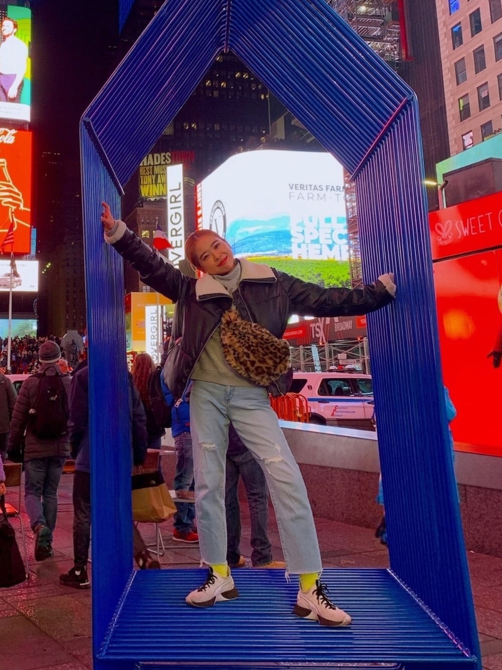 「NYC、ボーイフレンドデニム、Boyfriend Jeans、ソックス、denim、カジュアル、パンツスタイル、ハイネック、ラフコーデ、メンズライク」｜「Levi'sのアイテム（ジャケット/アウター、ブラック系）」を使った、NAOさん（レディース・157cm）の冬コーディネートの1枚目の写真