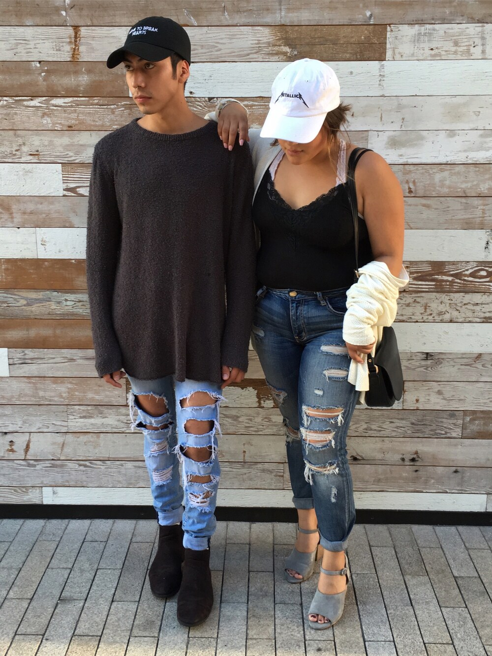 「date style♡、ootd、ripped jeans、nasaseasons、urban outfitters、RIHANNA、STEVE MADDEN、H&M、American Eagle、best friend」｜「H&Mのアイテム（スウェット、グレー系）」を使った、erickledesmaさん（メンズ・168cm）の冬コーディネートの1枚目の写真