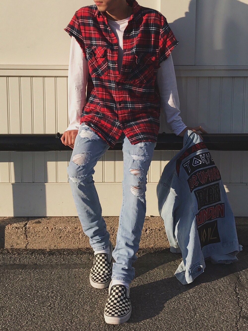 「rippedjeans、FOREVER 21、H&M、VANS、layering、ootd、Valentine's Day、flannel、justinbieber」｜「H&Mのアイテム（シャツ/ブラウス、レッド系）」を使った、erickledesmaさん（メンズ・168cm）の冬コーディネートの1枚目の写真