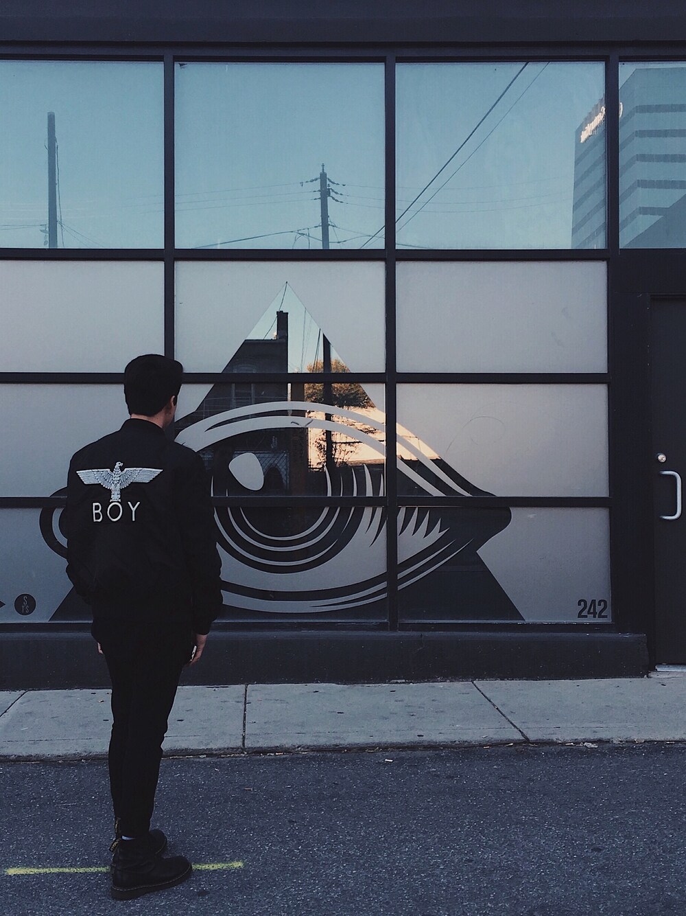 「BOY LONDON、street、streetstyle、Salt Lake City、ootd」｜「BOY LONDONのアイテム（テーラードジャケット、ブラック系）」を使った、erickledesmaさん（メンズ・168cm）の冬コーディネートの1枚目の写真