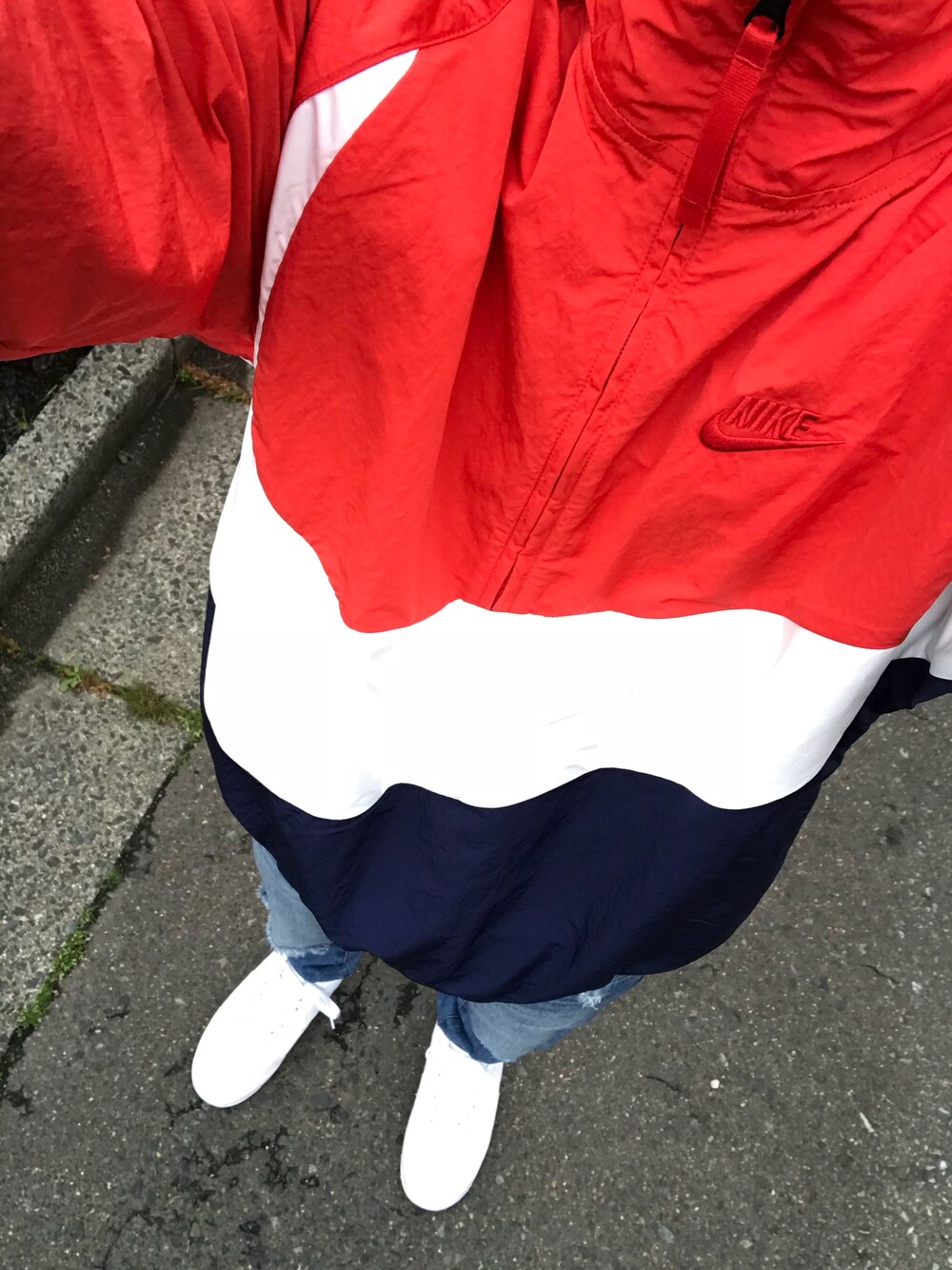 「アノラック、ナイキ、airforce1、NIKE、ナイキコーデ、トリコロール」｜「NIKEのNIKE AS MEN NSW JACKET HD ANRK WVN QS 【SP】（ナイロンジャケット、レッド系）」を使った、たかちゃんさん（メンズ・164cm）の春コーディネートの1枚目の写真