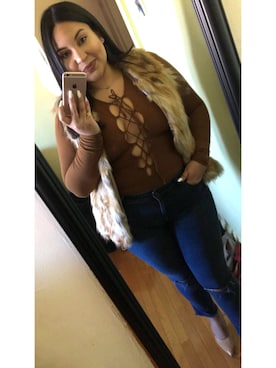 「faux fur」｜「アイテム（その他アウター）」を使った、Karis Coreaさん（レディース・165cm）の春コーディネート