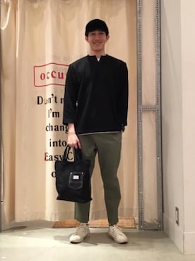 「coenスタッフスタイリング」｜「アイテム（チノパンツ）」を使った、coen はたなかさん（メンズ・173cm）の春コーディネート