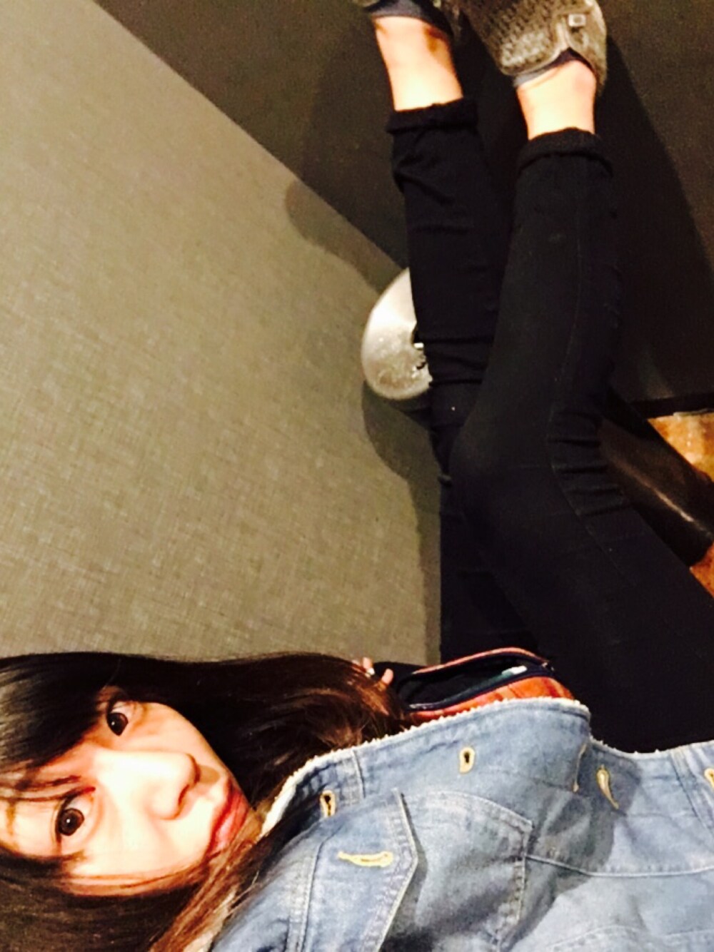 「アメカジ、カジュアル、ニットスリッポン、buns、ジーユー、クロパンツ」｜「VANSのアイテム（スニーカー、グレー系）」を使った、yuko kanekoさん（レディース・157cm）の冬コーディネートの1枚目の写真