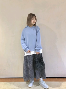 「フラワープリント」｜「アイテム（パーカー）」を使った、ののさん（レディース・151cm）の冬コーディネート