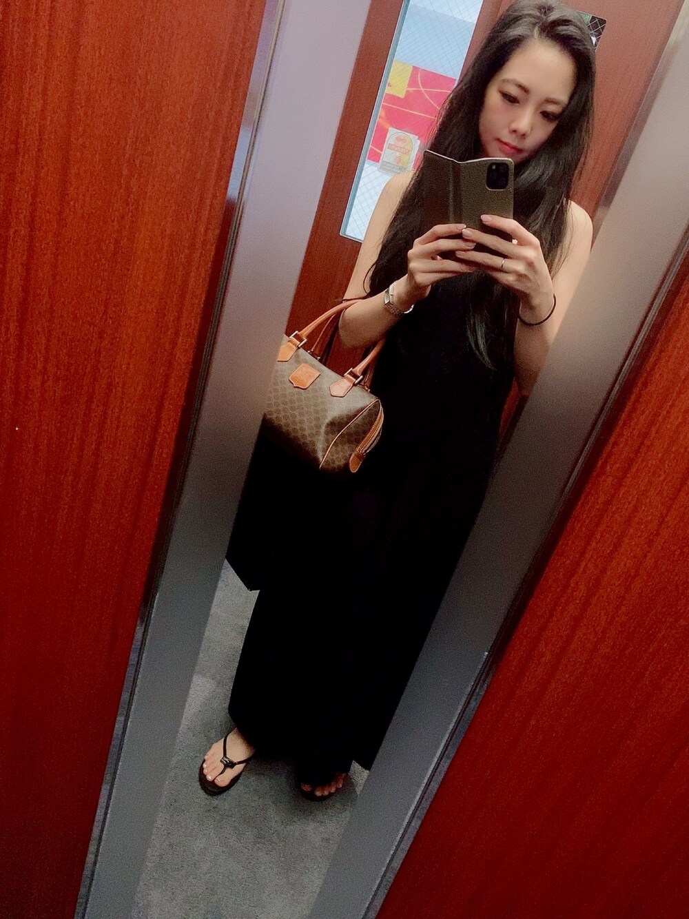 「ラフスタイル、ラフコーデ、POOL、ペタンコサンダル、164cm、お洒落さんとつながりたい、休日スタイル、ノースリーブ、セリーヌ、GAP」｜「CELINEのアイテム（トートバッグ、ブラウン系）」を使った、osd199さん（レディース・164cm）の夏コーディネートの1枚目の写真
