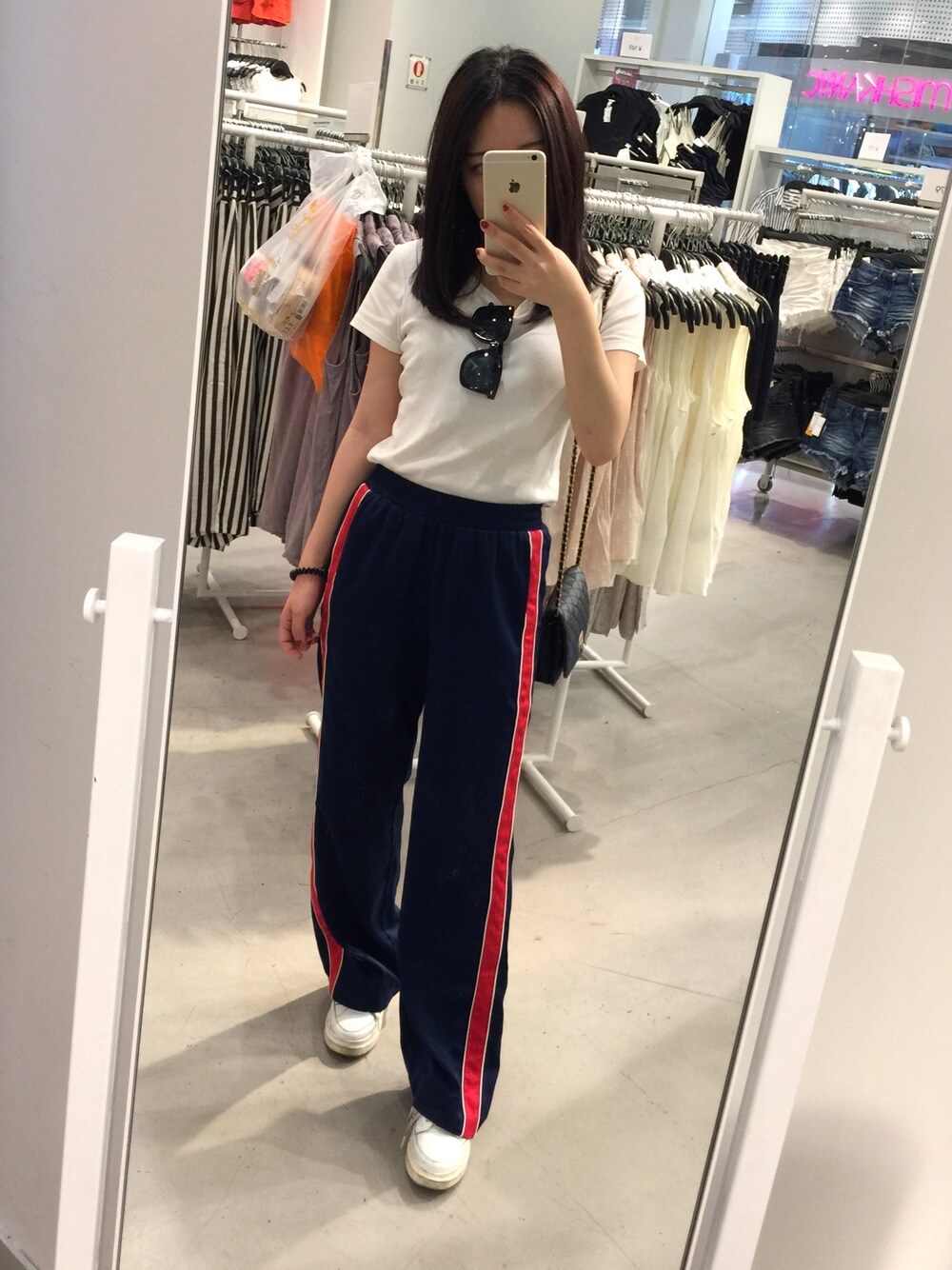 「URのアイテム（チノパンツ、ブルー系）」を使った、cubabypascalさん（レディース・156cm）の夏コーディネートの1枚目の写真