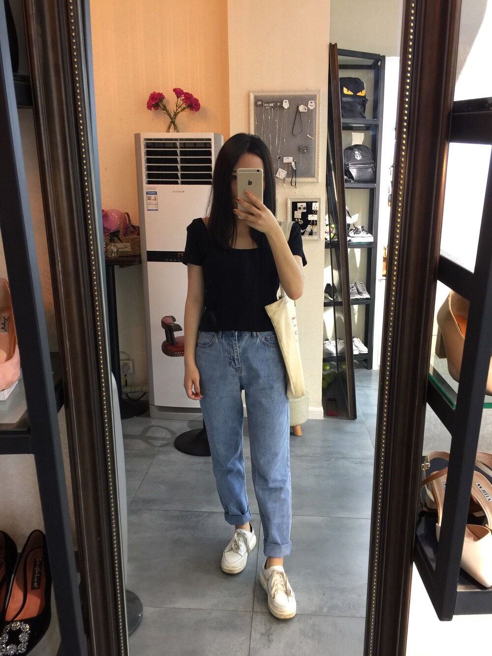 「PULL&BEARのアイテム（Tシャツ/カットソー、ブラック系）」を使った、cubabypascalさん（レディース・156cm）の夏コーディネートの1枚目の写真