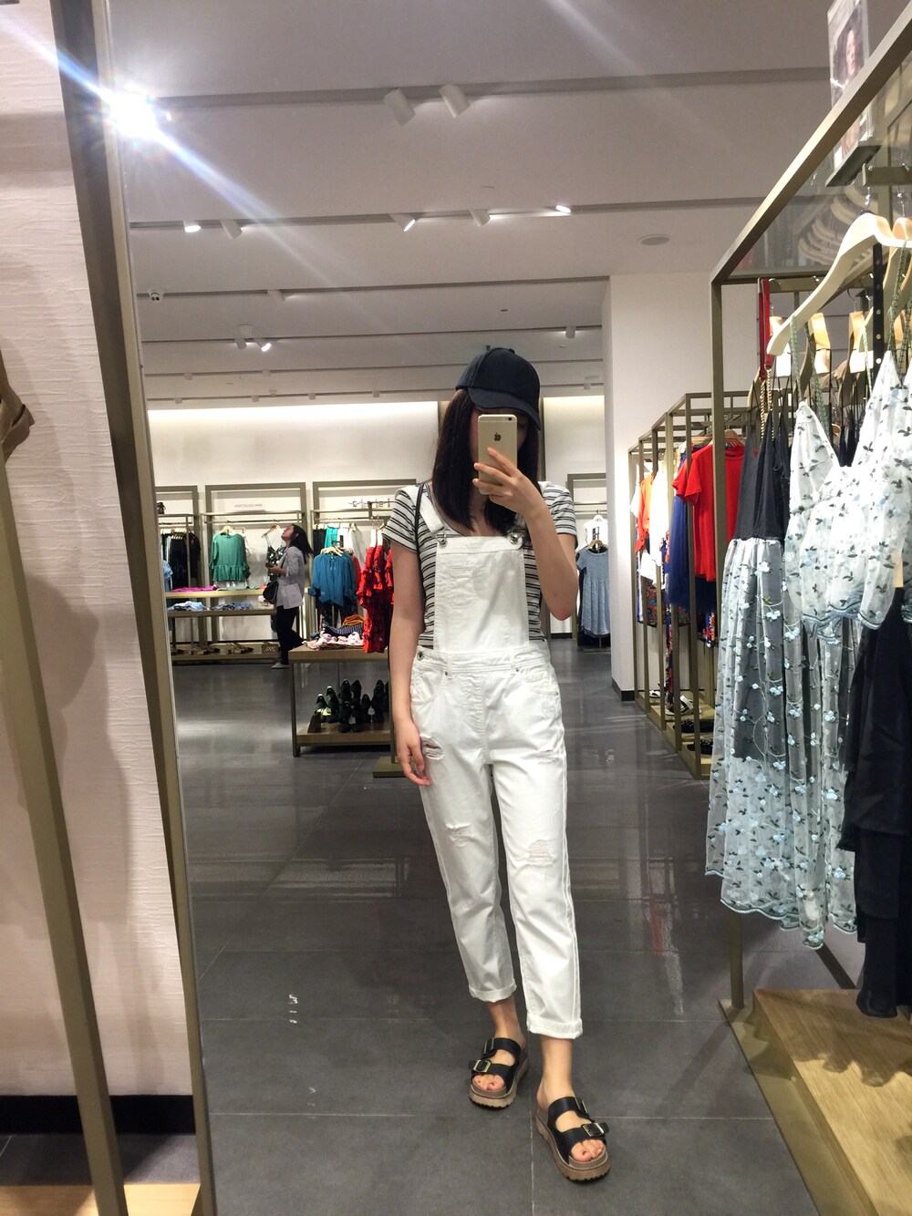 「ONLYのアイテム（サロペット/オーバーオール、ホワイト系）」を使った、cubabypascalさん（レディース・156cm）の夏コーディネートの1枚目の写真