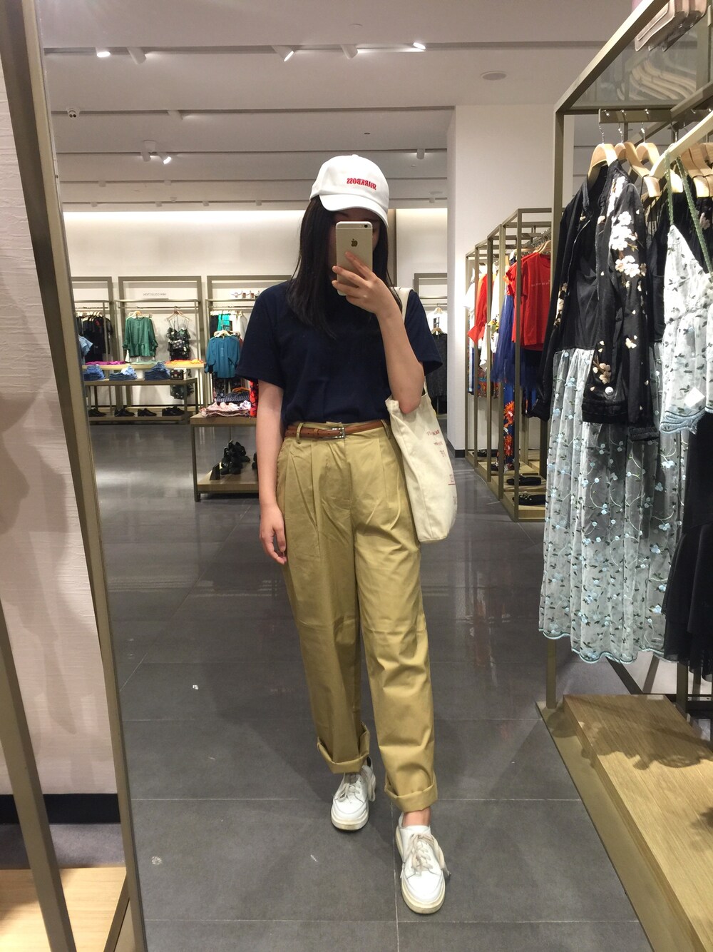 「mylittlebananaのアイテム（チノパンツ、ベージュ系）」を使った、cubabypascalさん（レディース・156cm）の夏コーディネートの1枚目の写真