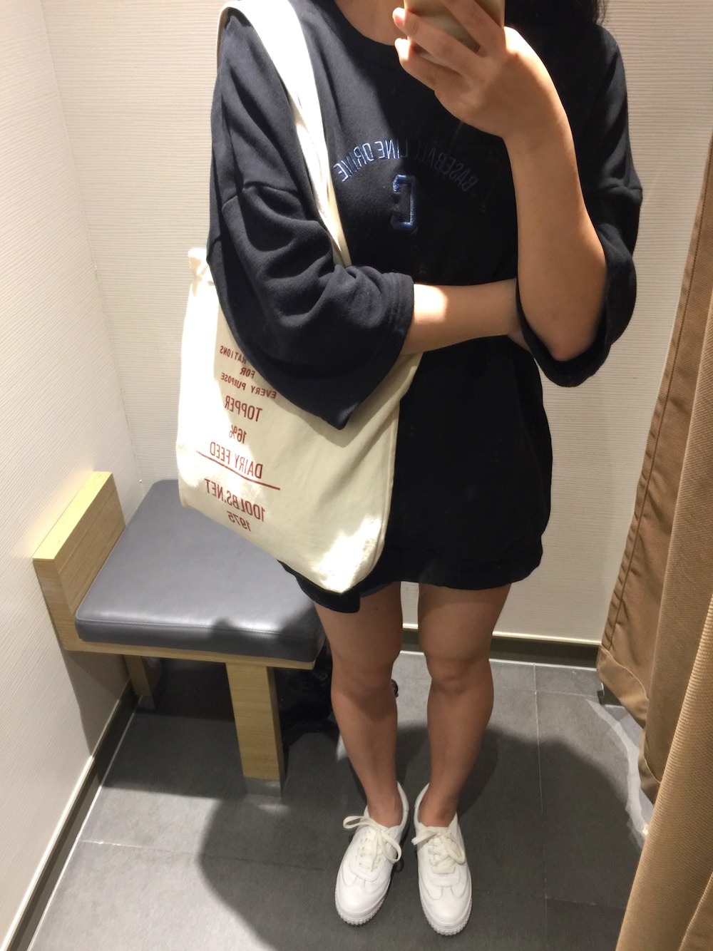 「WHO.A.Uのアイテム（Tシャツ/カットソー、ブラック系）」を使った、cubabypascalさん（レディース・156cm）の秋コーディネートの1枚目の写真