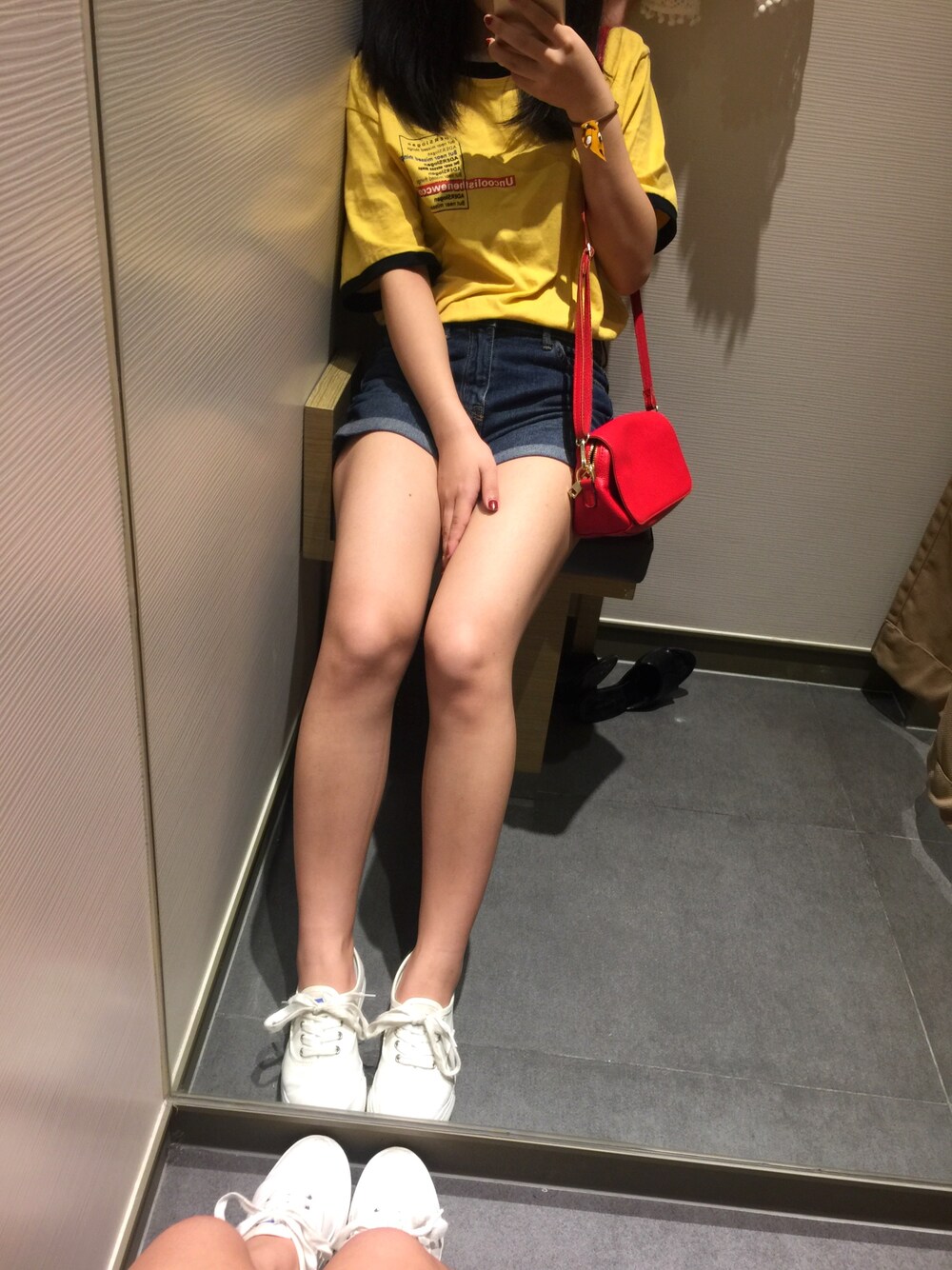 「H&Mのアイテム（デニムパンツ、ブラック系）」を使った、cubabypascalさん（レディース・156cm）の秋コーディネートの1枚目の写真