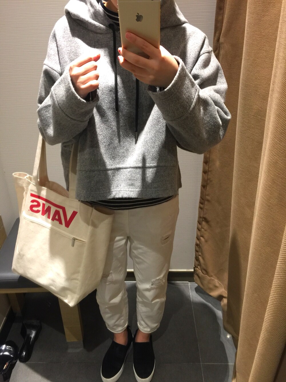 「ZARAのアイテム（パーカー、グレー系）」を使った、cubabypascalさん（レディース・156cm）の秋コーディネートの1枚目の写真