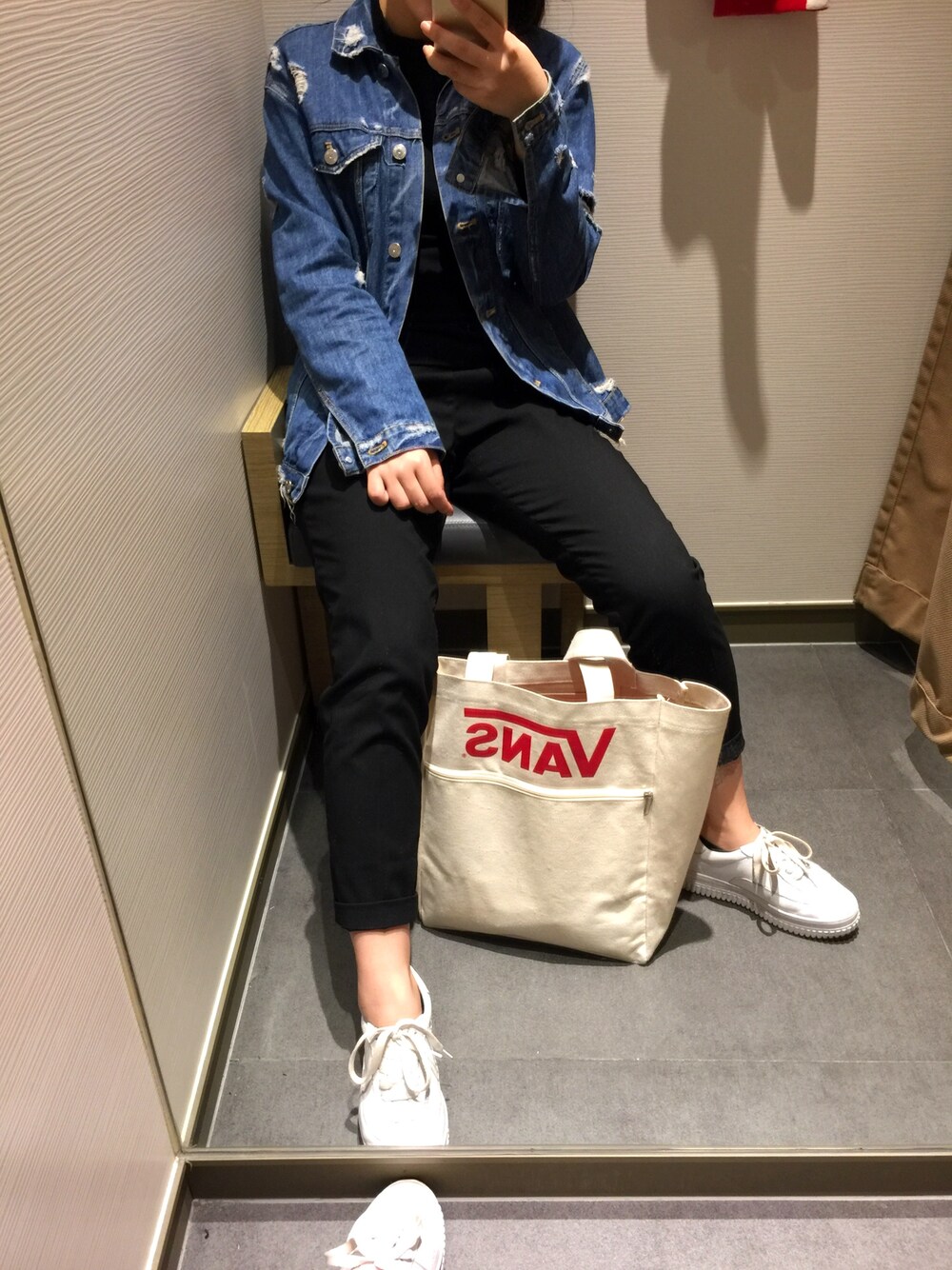 「ZARAのアイテム（デニムジャケット、ブルー系）」を使った、cubabypascalさん（レディース・156cm）の秋コーディネートの1枚目の写真