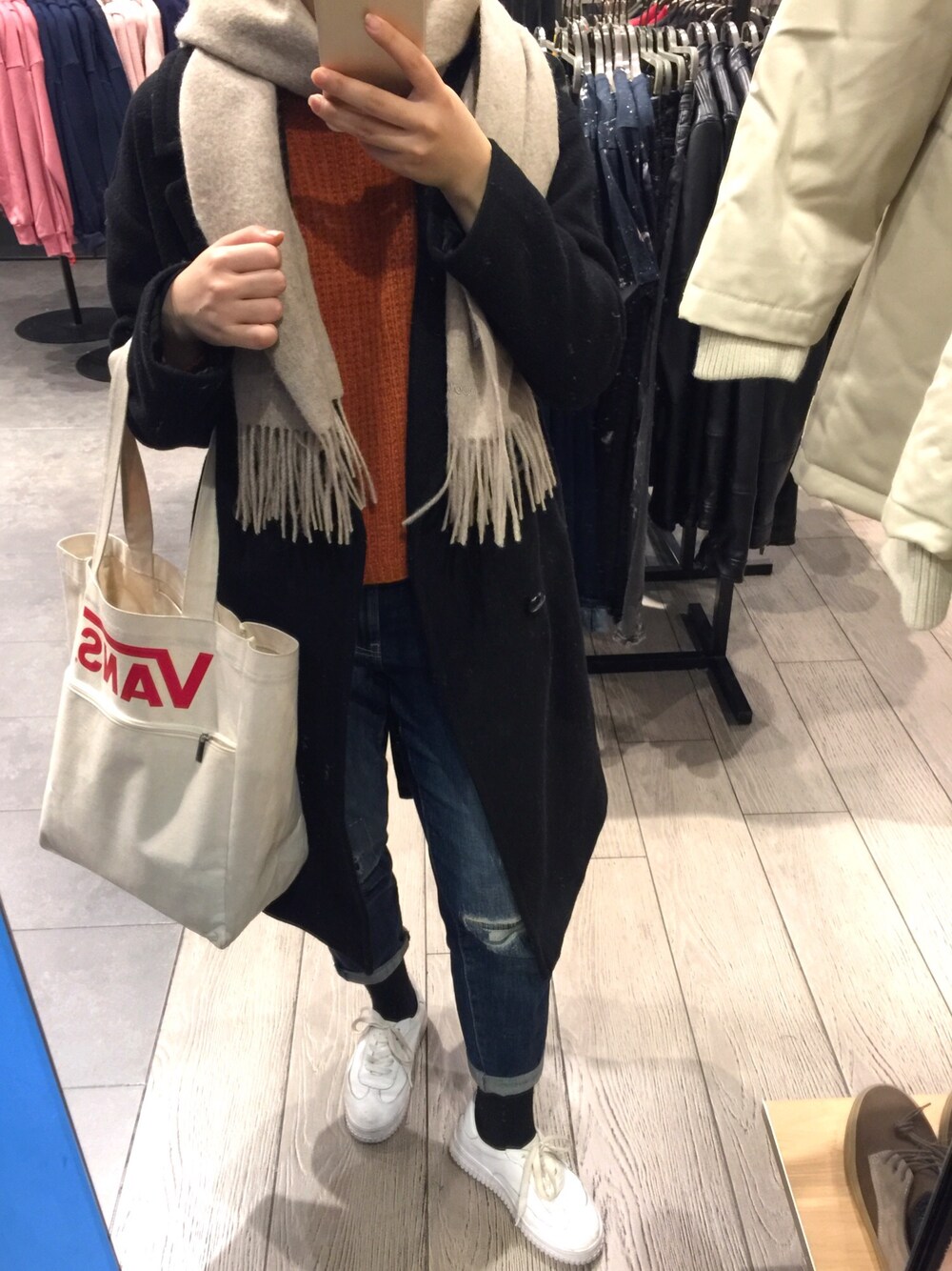 「basic houseのアイテム（ダッフルコート、ブラック系）」を使った、cubabypascalさん（レディース・156cm）の冬コーディネートの1枚目の写真