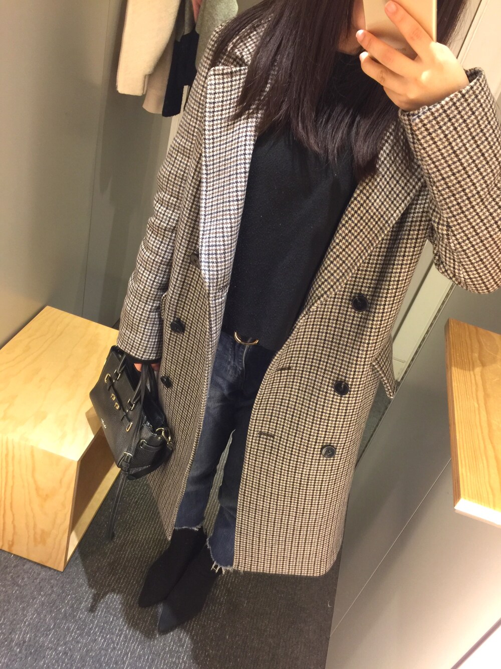 「UNIQLOのアイテム（デニムパンツ、ブルー系）」を使った、cubabypascalさん（レディース・156cm）の冬コーディネートの1枚目の写真