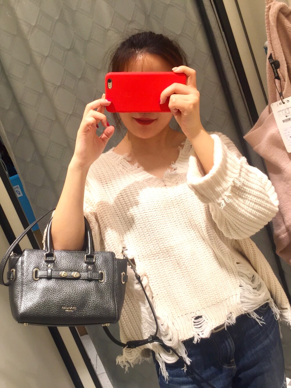 「Bershkaのアイテム（ニット/セーター、ホワイト系）」を使った、cubabypascalさん（レディース・156cm）の春コーディネートの1枚目の写真