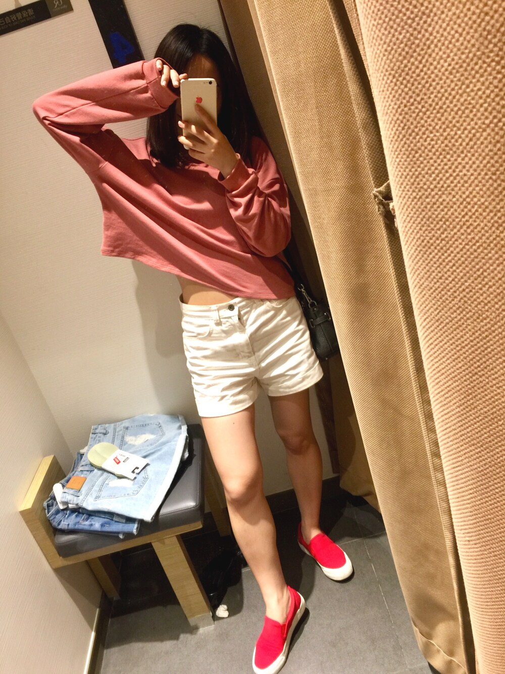「WHO.A.Uのアイテム（カーゴパンツ、ホワイト系）」を使った、cubabypascalさん（レディース・156cm）の春コーディネートの1枚目の写真