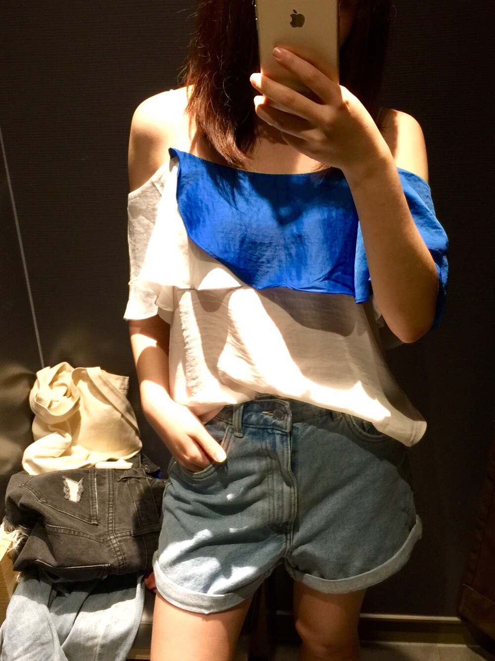 「ZARAのアイテム（デニムパンツ、ブルー系）」を使った、cubabypascalさん（レディース・156cm）の夏コーディネートの1枚目の写真
