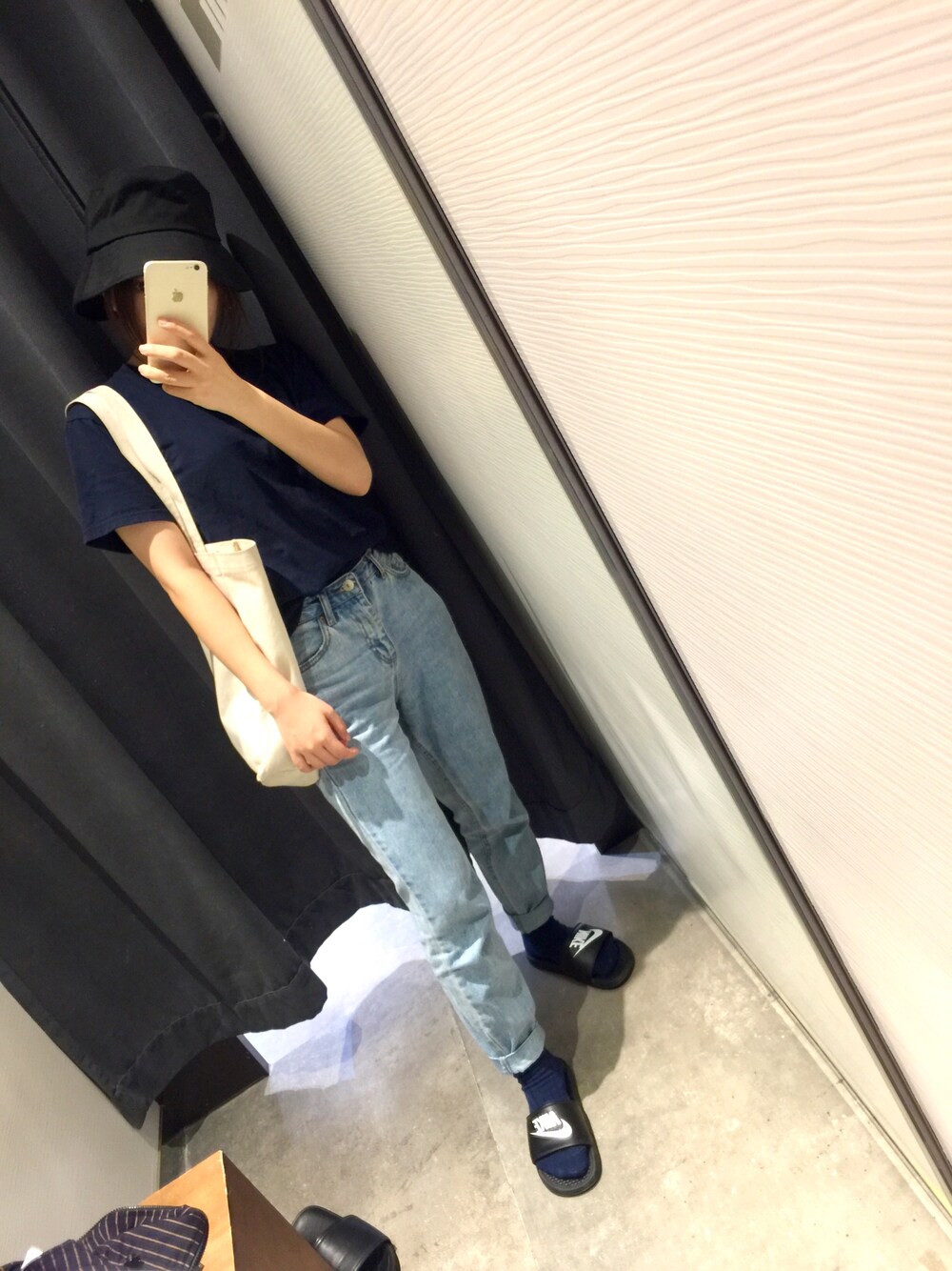 「PULL&BEARのアイテム（デニムパンツ、ブルー系）」を使った、cubabypascalさん（レディース・156cm）の夏コーディネートの1枚目の写真