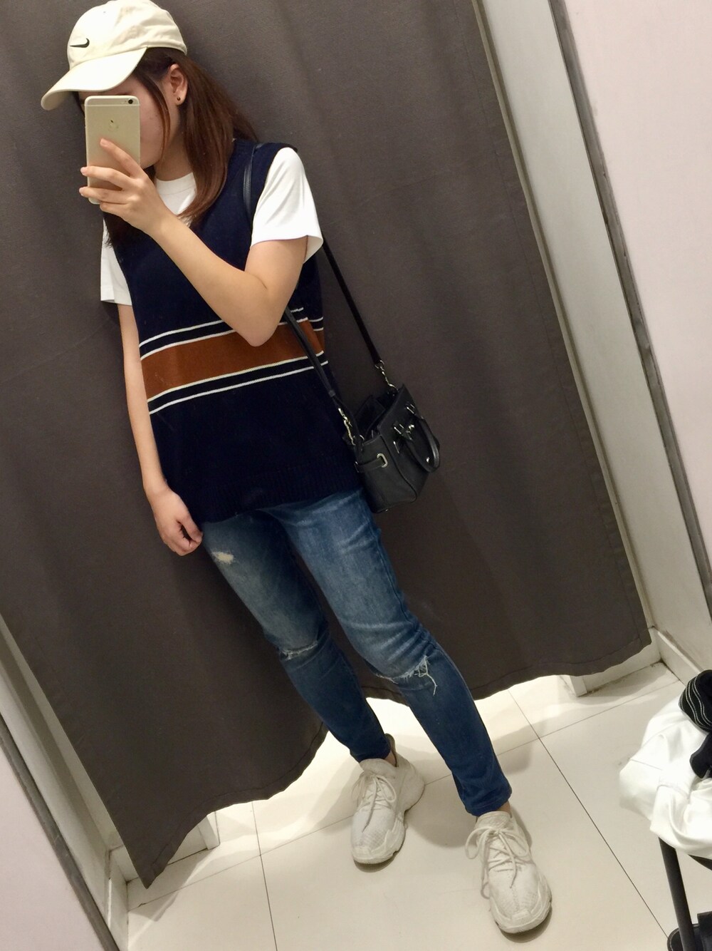 「UNIQLOのアイテム（デニムパンツ、ブルー系）」を使った、cubabypascalさん（レディース・156cm）の秋コーディネートの1枚目の写真