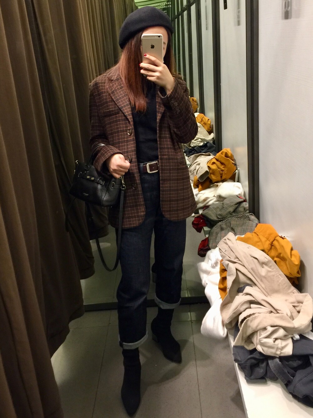 「UNIQLOのアイテム（デニムパンツ、ブラック系）」を使った、cubabypascalさん（レディース・156cm）の秋コーディネートの1枚目の写真