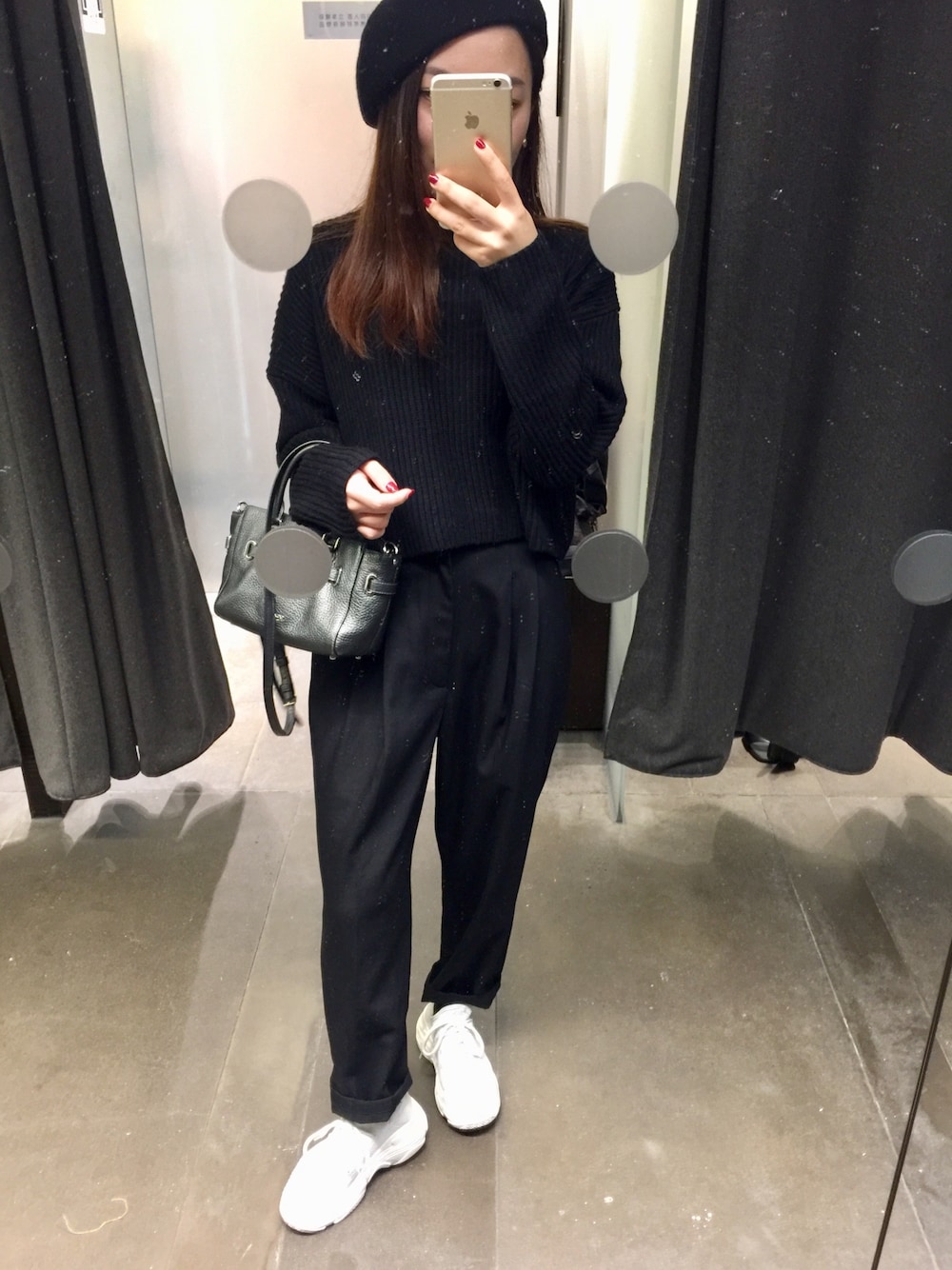 「COACHのアイテム（ショルダーバッグ、ブラック系）」を使った、cubabypascalさん（レディース・156cm）の冬コーディネートの1枚目の写真